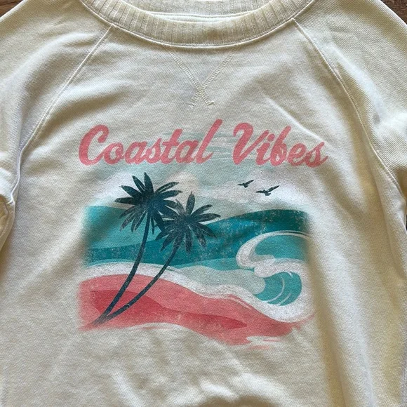 🌿 SO Coastal Vibes Light Yellow Sweatshirt. - Picture 2 of 4